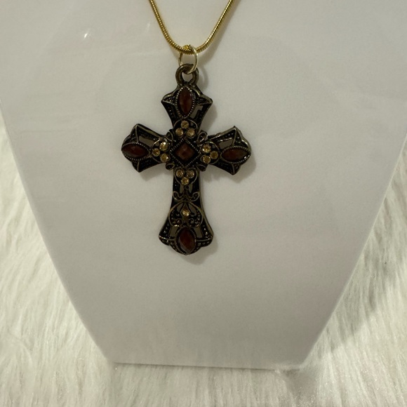 Jewelry - Stunning 18 K Garnet Like Oval Stone Cross Necklace